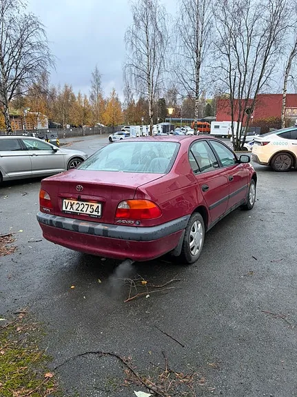 Toyota Avensis 1998 photo 3
