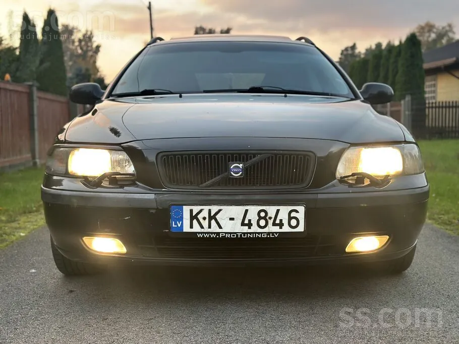 Volvo V70 2002 photo 2