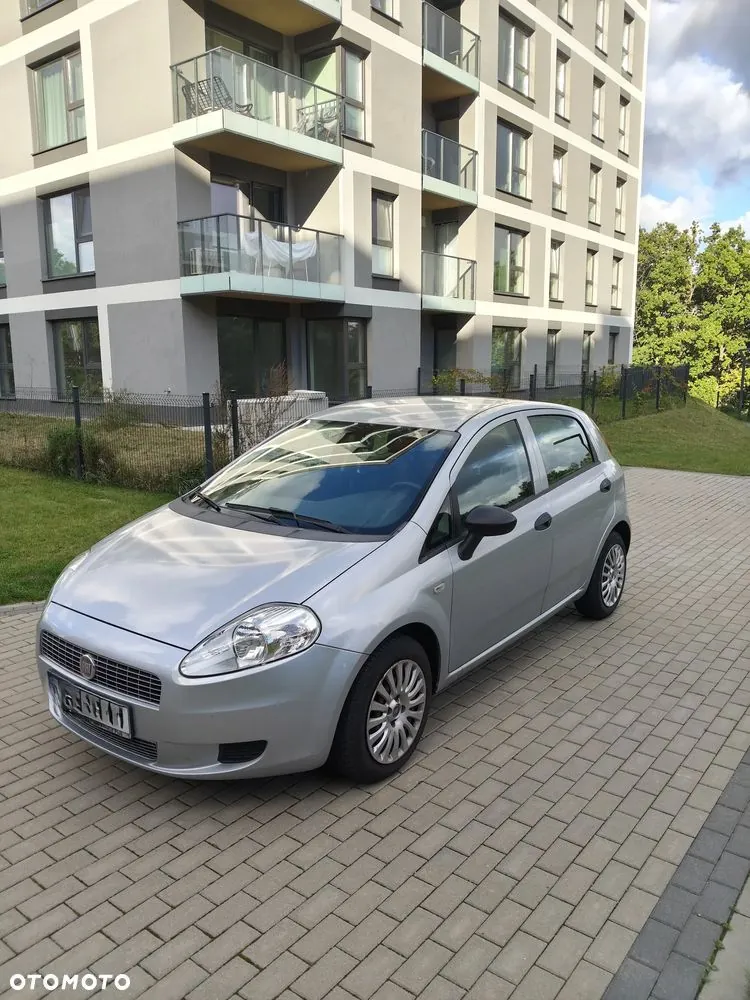 Fiat Grande Punto 2009 photo 3