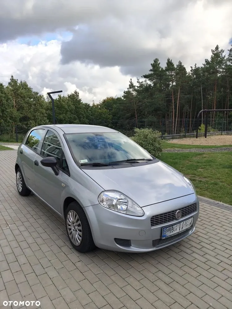 Fiat Grande Punto 2009 photo 2