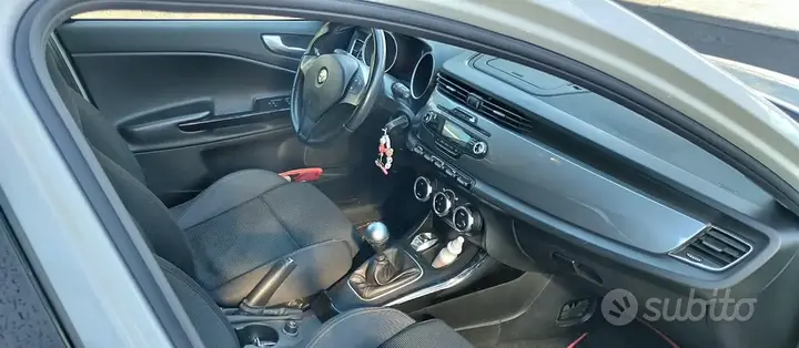 Alfa Romeo Giulietta 2014 photo 3