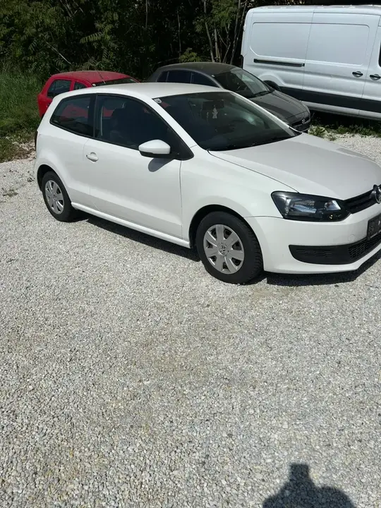 Volkswagen Polo 2011 photo 2