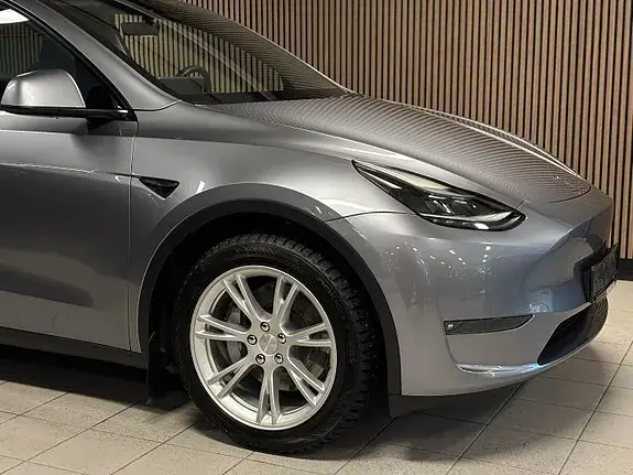 Tesla Model Y 2024 photo 2