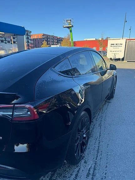 Tesla Model Y 2023 photo 5