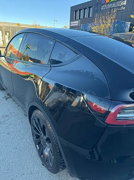 Tesla Model Y 2023 photo 3