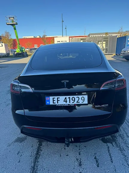Tesla Model Y 2023 photo 4