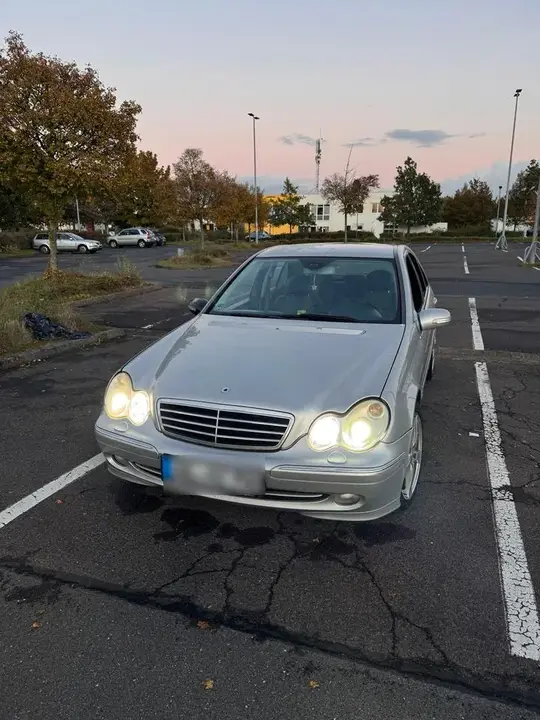 Mercedes-Benz C320