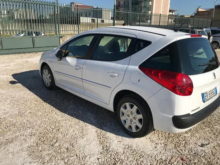 Peugeot 207 2013 photo 4