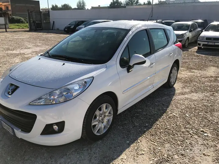 Peugeot 207 2013 photo 3