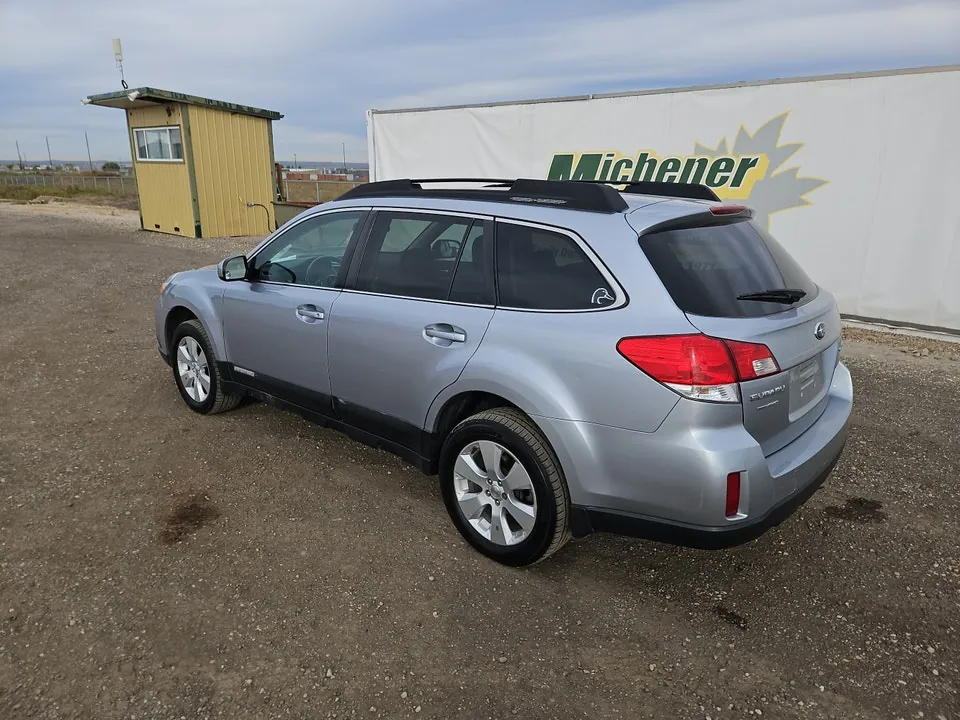 Subaru Outback 2012 photo 2