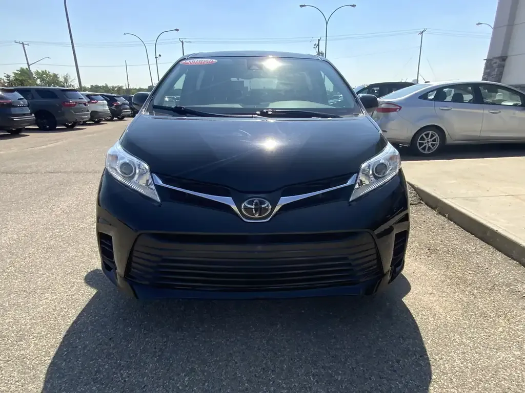 Toyota Sienna 2020 photo 2