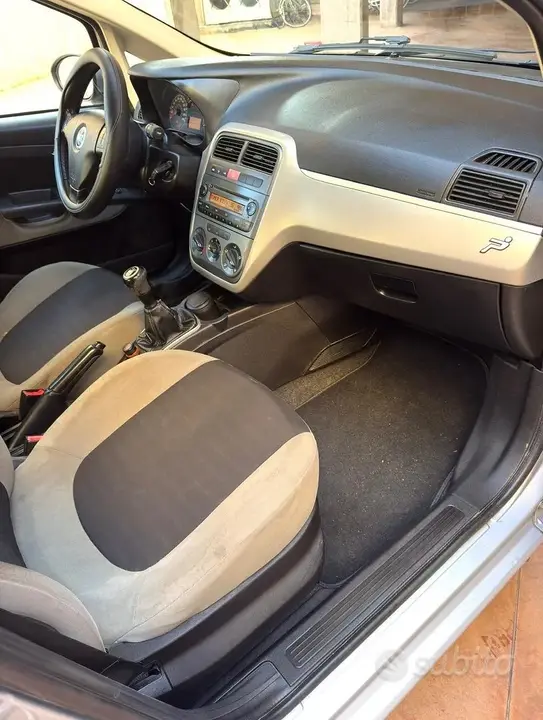 Fiat Grande Punto 2007 photo 3