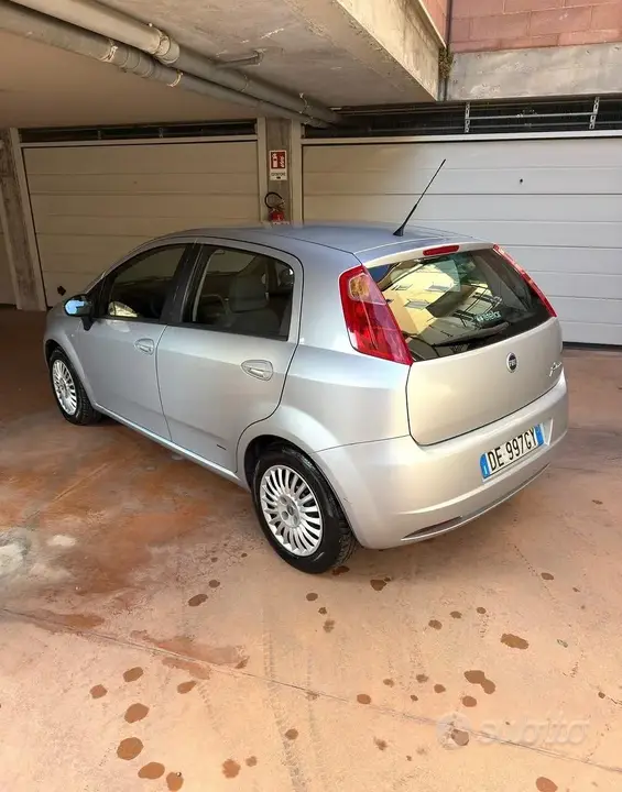 Fiat Grande Punto 2007 photo 2