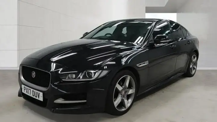 Jaguar Xe 2017 photo 2