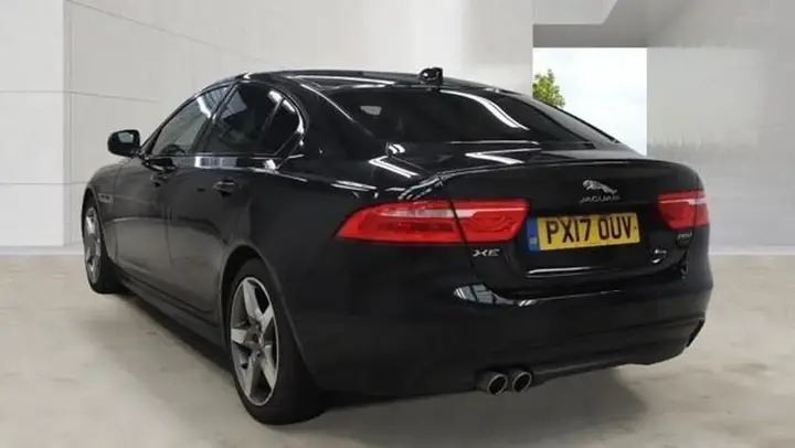 Jaguar Xe 2017 photo 3