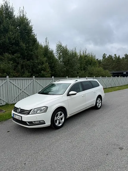 Volkswagen Passat 2012 photo 2