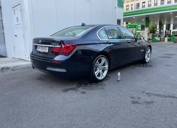 BMW 7 Series 2013 photo 2