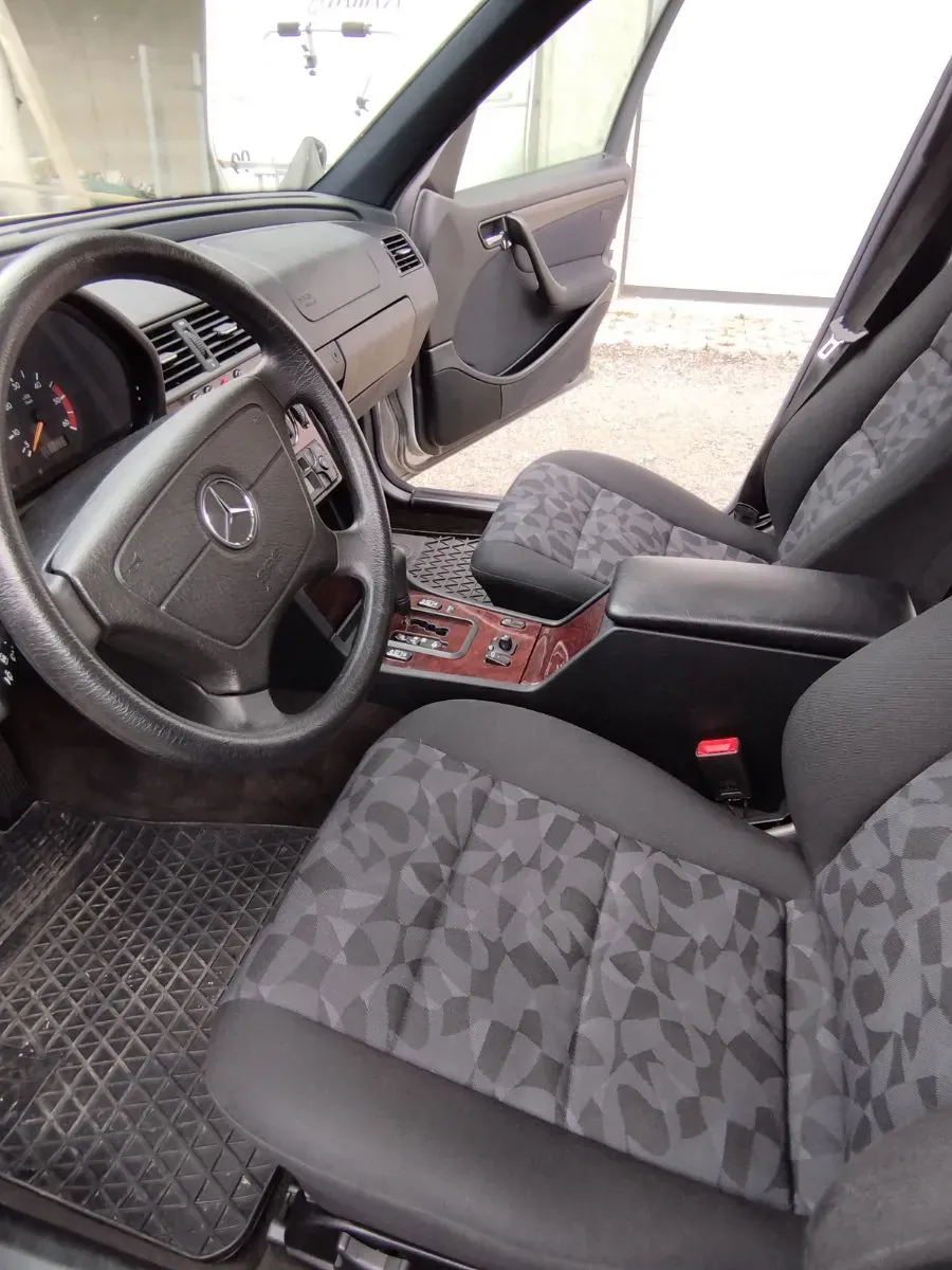 Mercedes-Benz C-Class 1999 photo 3