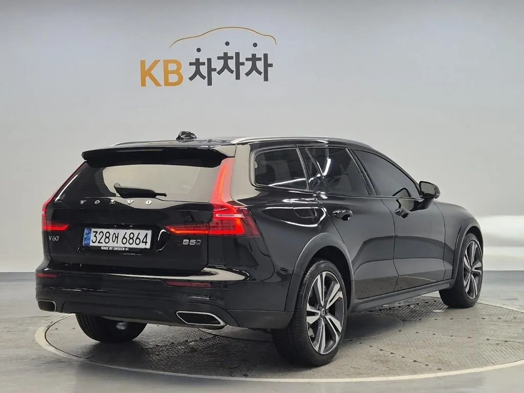 Volvo V60 2021 photo 3