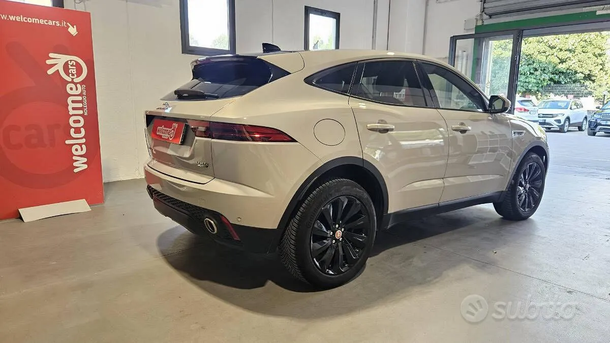 Jaguar E-Pace 2018 photo 5