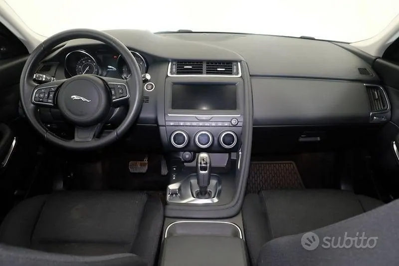 Jaguar E-Pace 2018 photo 4