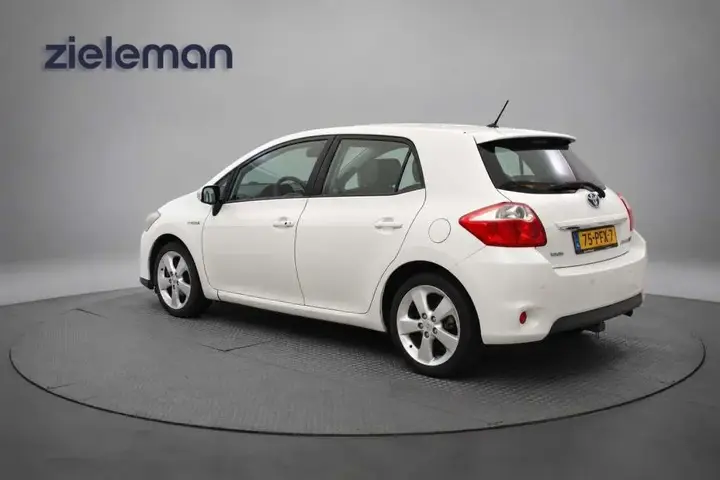 Toyota Auris 2011 photo 3
