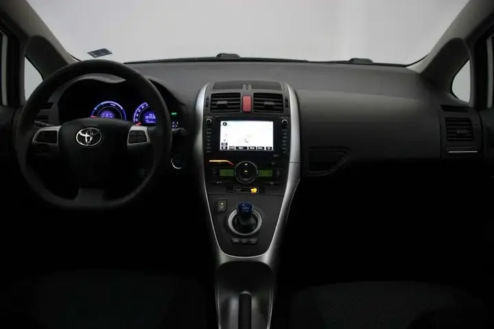 Toyota Auris 2011 photo 2