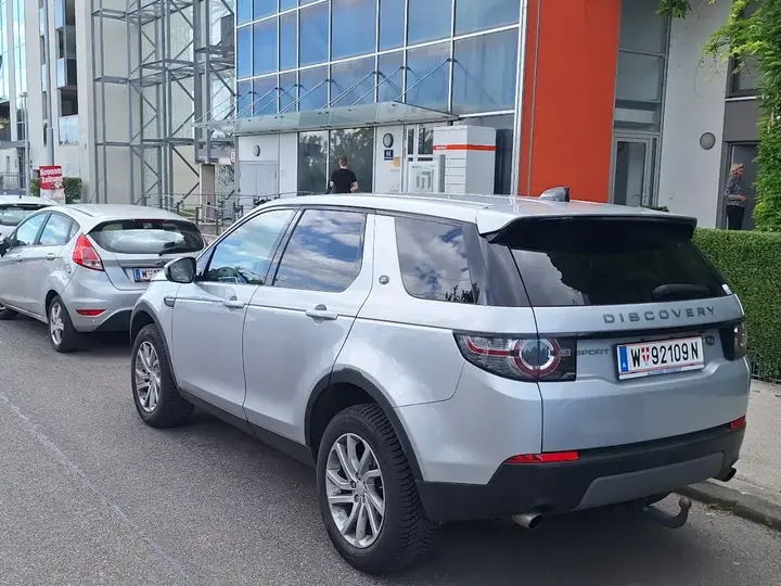 Land Rover Discovery Sport 2019 photo 3