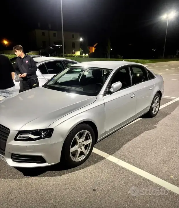 Audi A4 2011 photo 2