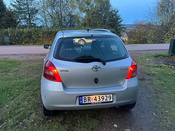 Toyota Yaris 2007 photo 4
