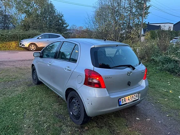Toyota Yaris 2007 photo 3