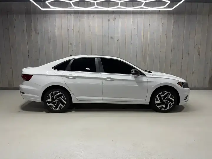 Volkswagen Jetta 2019 photo 2