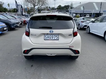 Toyota Aqua 2023 photo 4