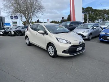 Toyota Aqua 2023 photo 2