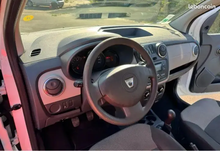 Dacia Lodgy 2015 photo 3