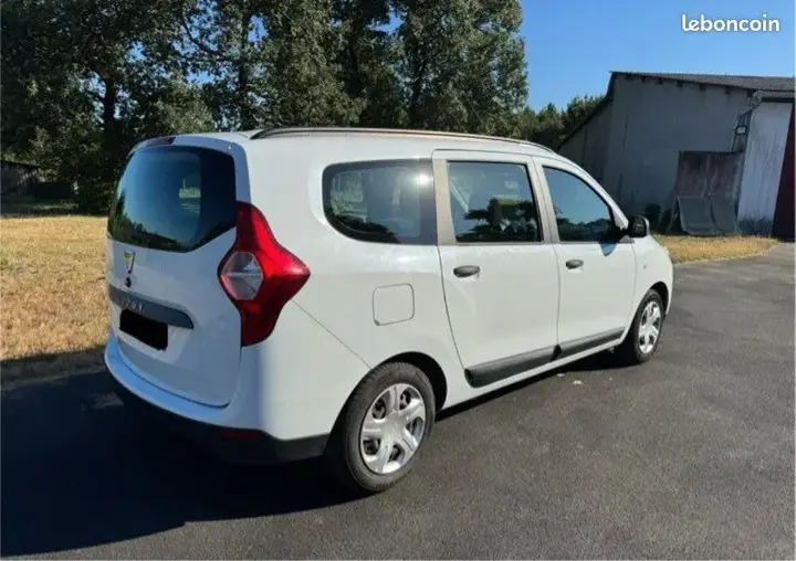 Dacia Lodgy 2015 photo 2