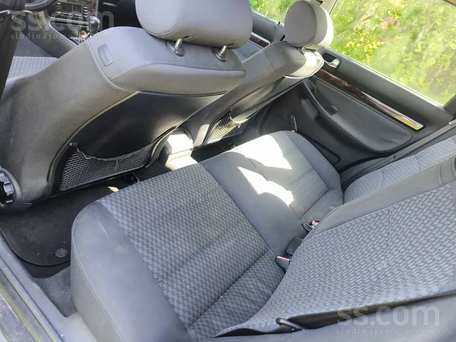 Audi A4 1997 photo 4