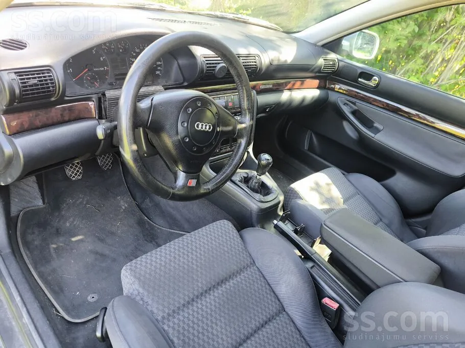 Audi A4 1997 photo 3