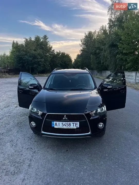 Mitsubishi Outlander 2012 photo 4