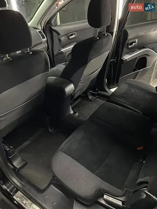 Mitsubishi Outlander 2012 photo 3
