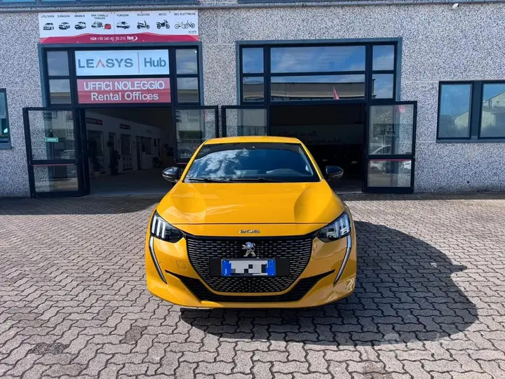 Peugeot 208 2023 photo 2