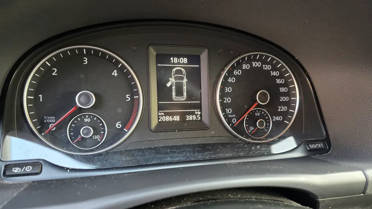 Volkswagen Touran 2015 photo 2