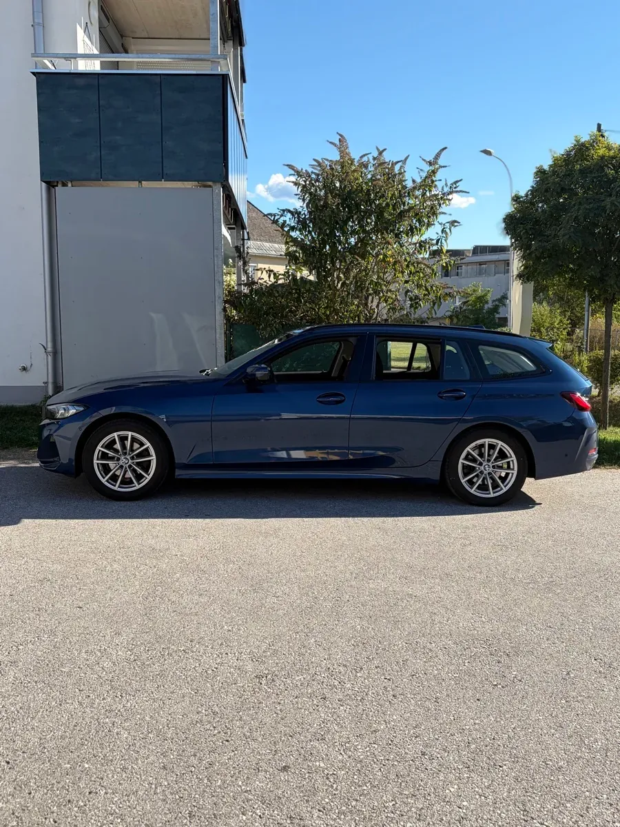BMW 3 Series 2023 photo 3