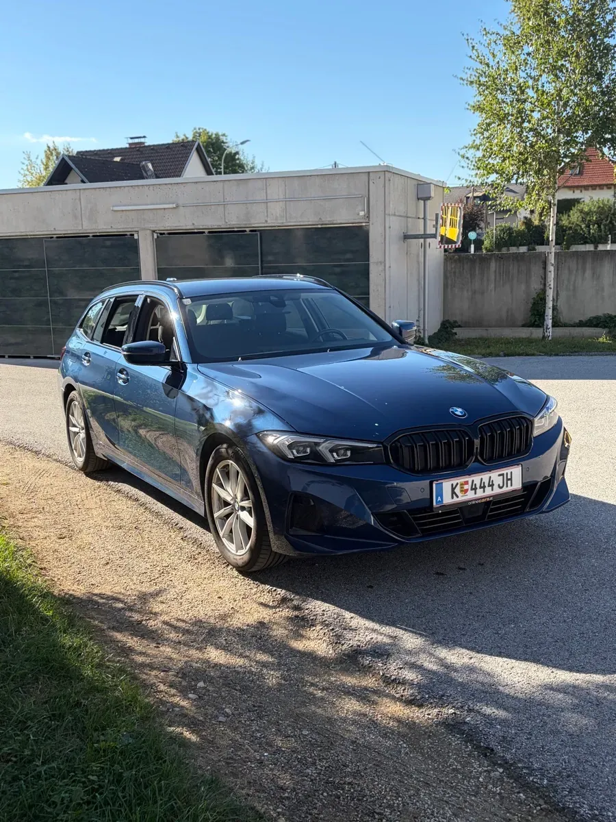 BMW 3 Series 2023 photo 2