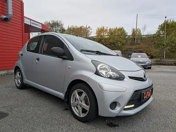 Toyota Aygo 2013 photo 2