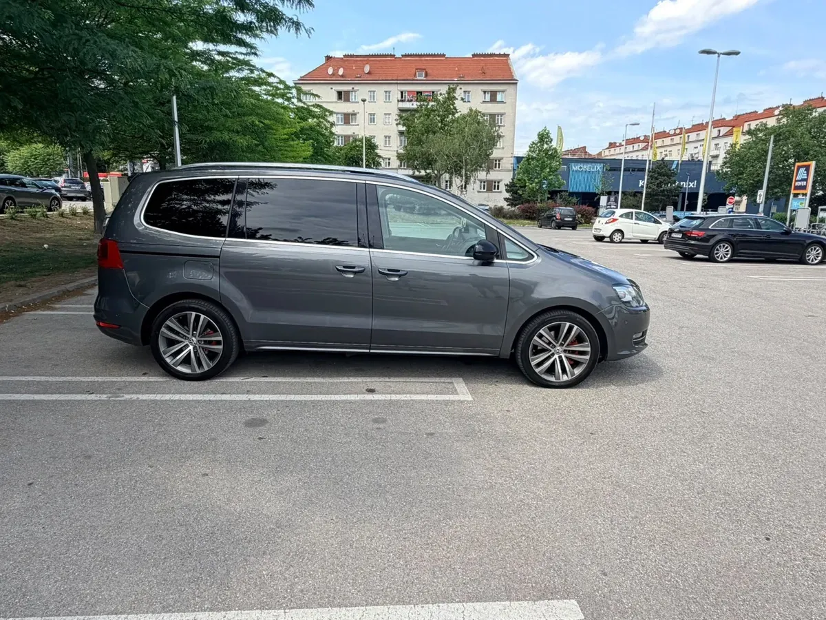 Volkswagen Sharan 2012 photo 3