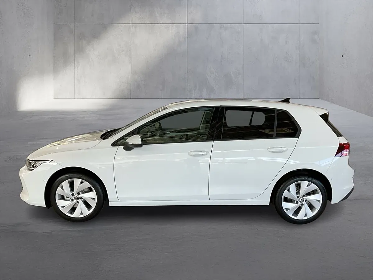 Volkswagen Golf 2026 photo 2