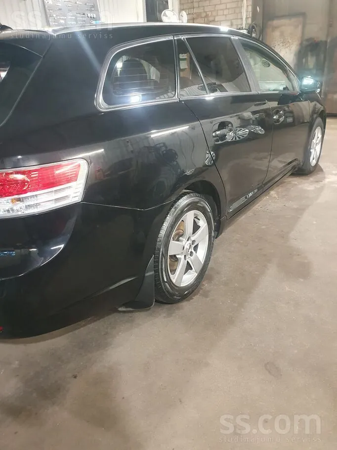 Toyota Avensis 2010 photo 3