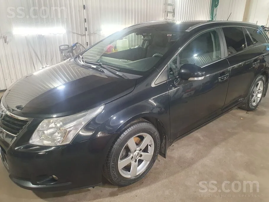 Toyota Avensis 2010 photo 2