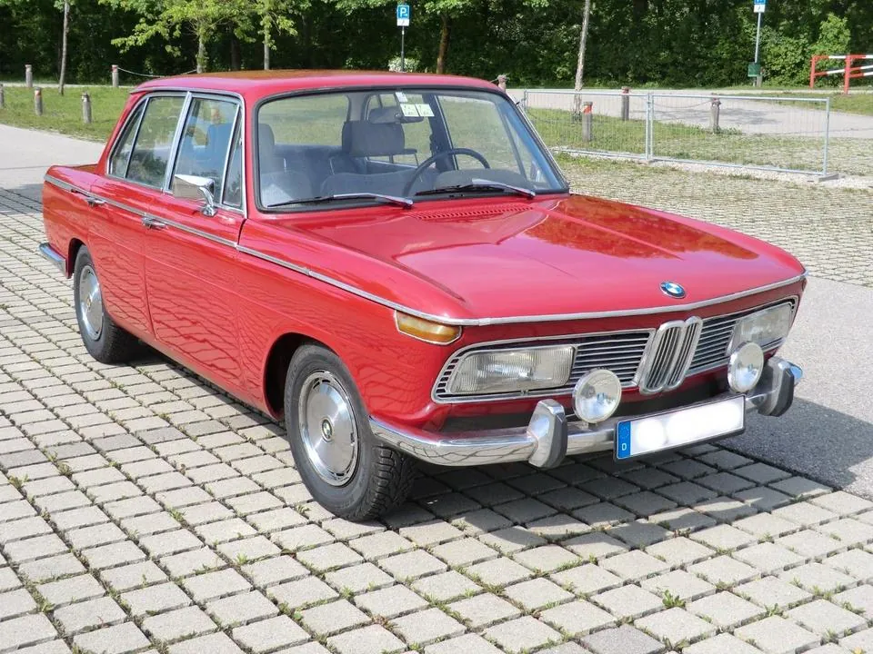 BMW 2000